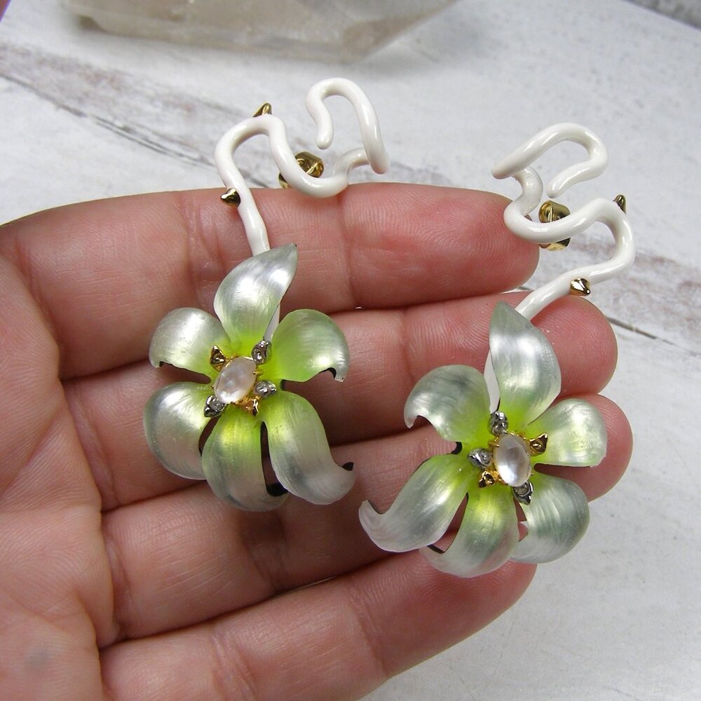 Alexis Bittar Lily Flower Ear Climber Earrings Sunkissed White Lucite Enamel New